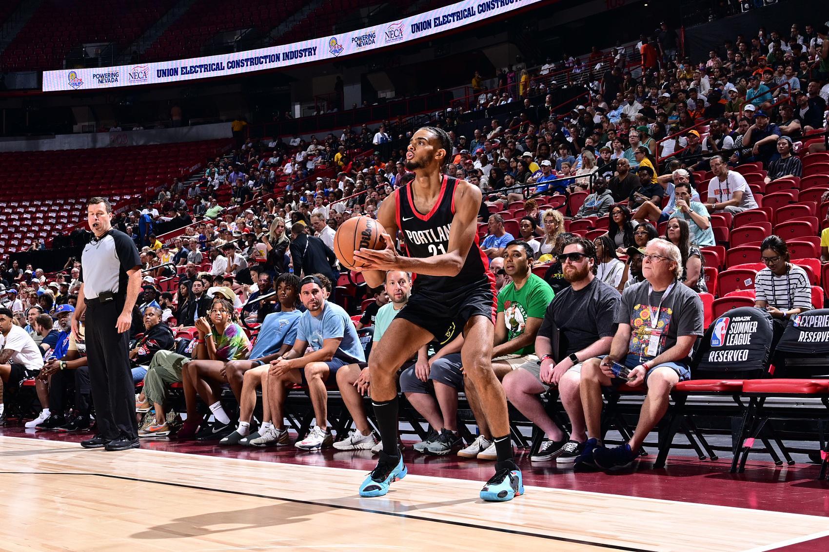 大乐透历史开奖全部-进攻无解！吕佩尔12中9&amp;amp;4记三分高效砍下24分3板1助2断 正负值+27